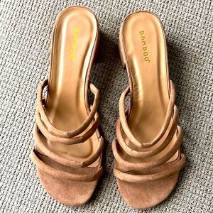 NEW Bamboo strap sandal, size 10